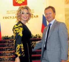 Как шикуют жёны депутатов и чиновников Как шикуют жёны депутатов и чиновников